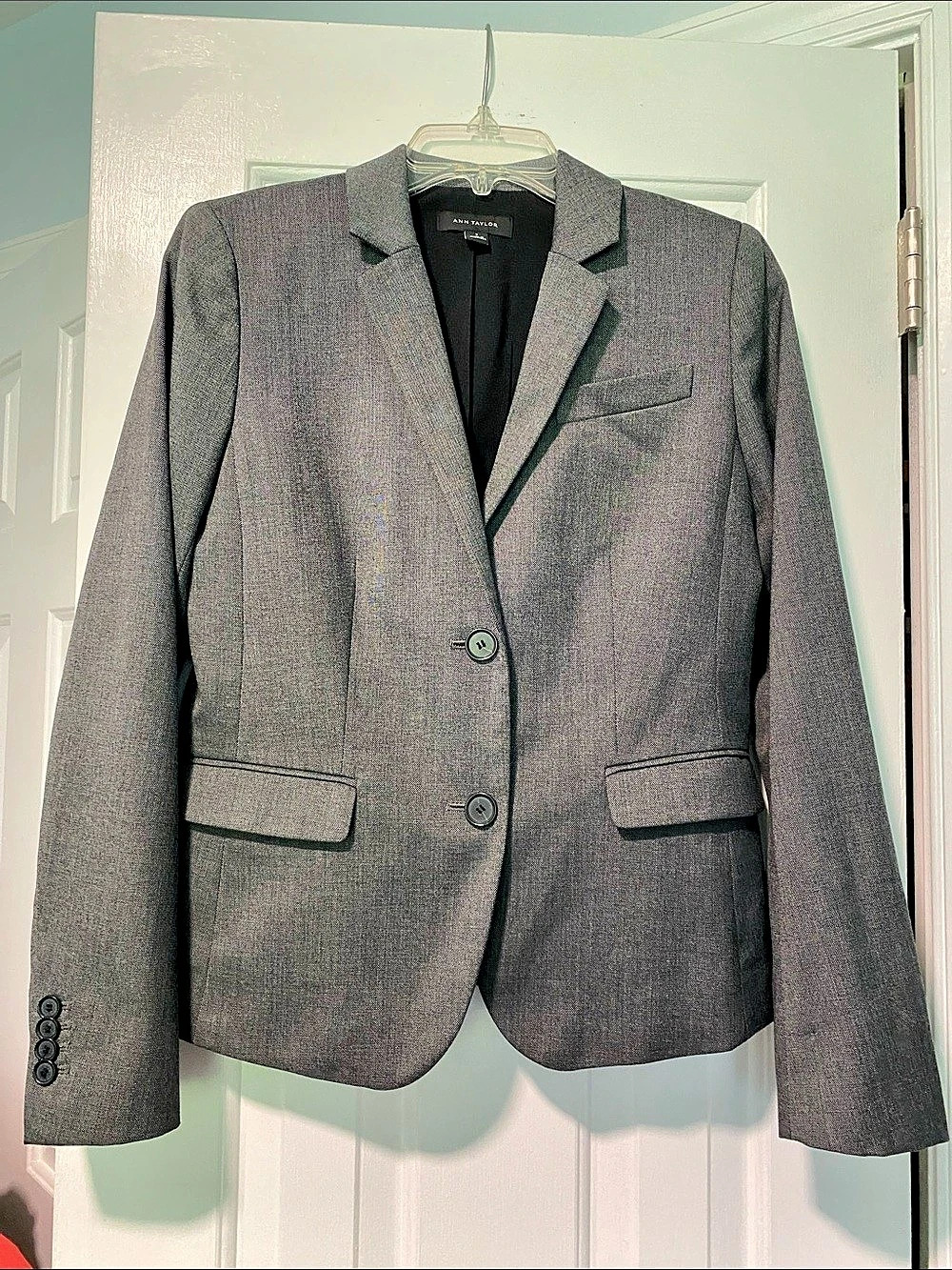 Ann Taylor Gray Blazer Size 2 Like New